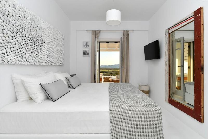 Luxury Paros Villa Villa Thoe Contemporary Luxury 3 Bedrooms - image 12
