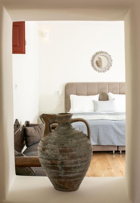 Elegant Santorini Villa Villa Mariniou Private Hot Tub Air Conditioning - image 10