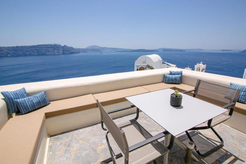 Elegant Santorini Villa Villa Mariniou Private Hot Tub Air Conditioning - image 2