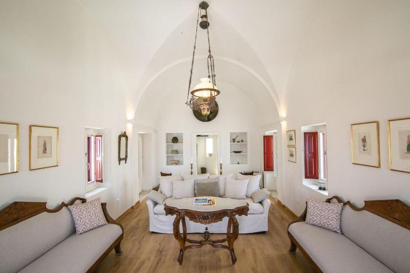 Elegant Santorini Villa Villa Mariniou Private Hot Tub Air Conditioning - image 6