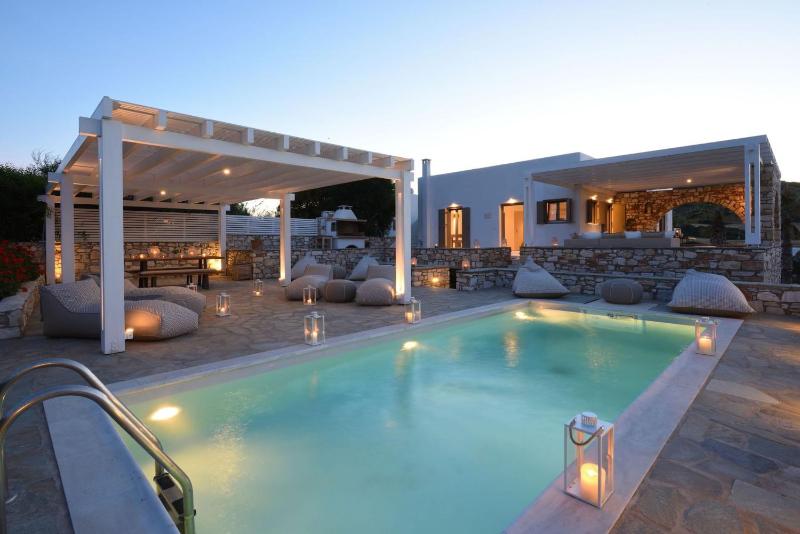 Executive Paros Villa 4 Bedrooms Villa Almyrikia Sunset Stunning Sea View - image 1
