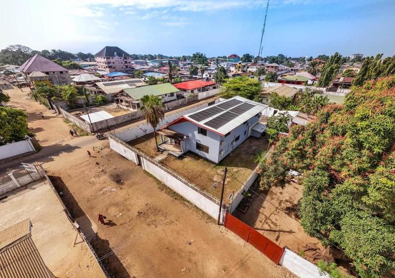 Monrovia Executive Home - Fast Internet - image 6
