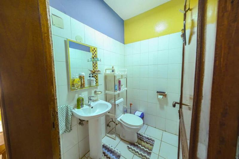 Monrovia Executive Home - Fast Internet - image 14