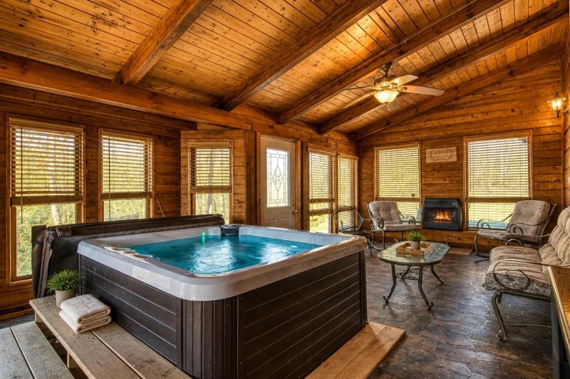 Livin' Lodge Hot Tub WIFI 560 FREE tickets each paid day Pool Table WIFI! - image 25