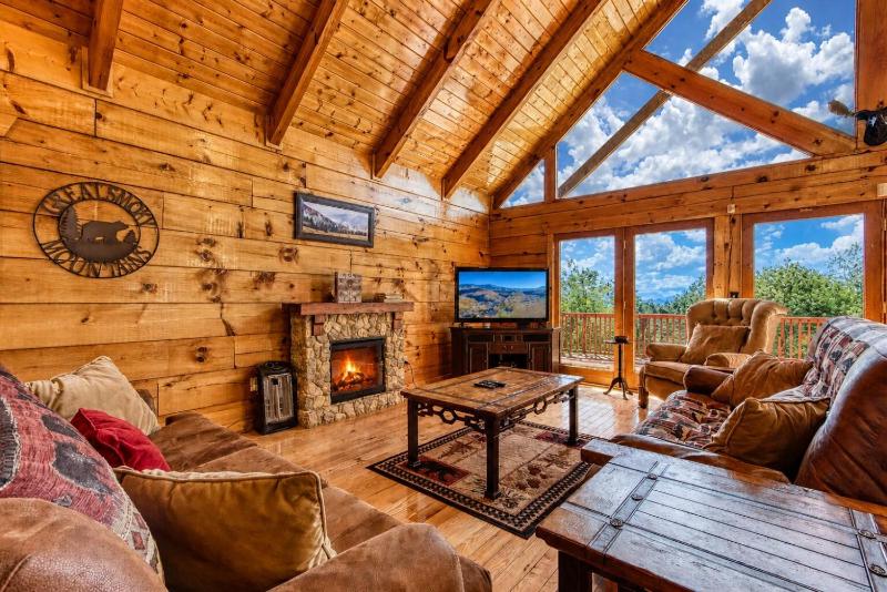 Livin' Lodge Hot Tub WIFI 560 FREE tickets each paid day Pool Table WIFI! - image 31