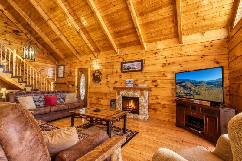 Livin' Lodge Hot Tub WIFI 560 FREE tickets each paid day Pool Table WIFI! - image 24