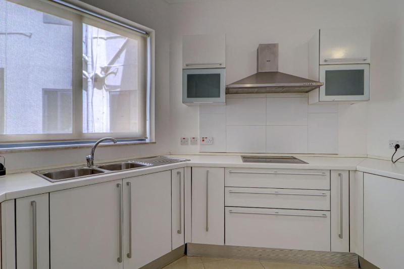The Mediterranean Pearl - 6th Floor - By Haven and Keys Malta - image 11