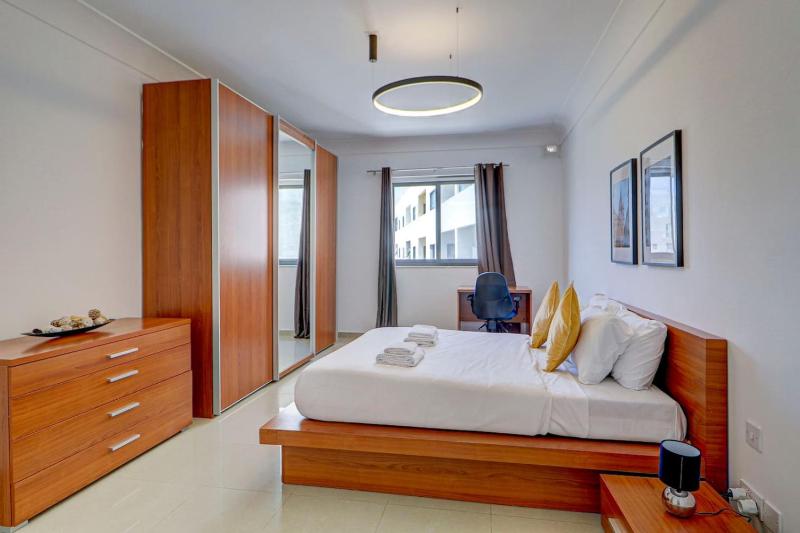 The Mediterranean Pearl - 6th Floor - By Haven and Keys Malta - image 10