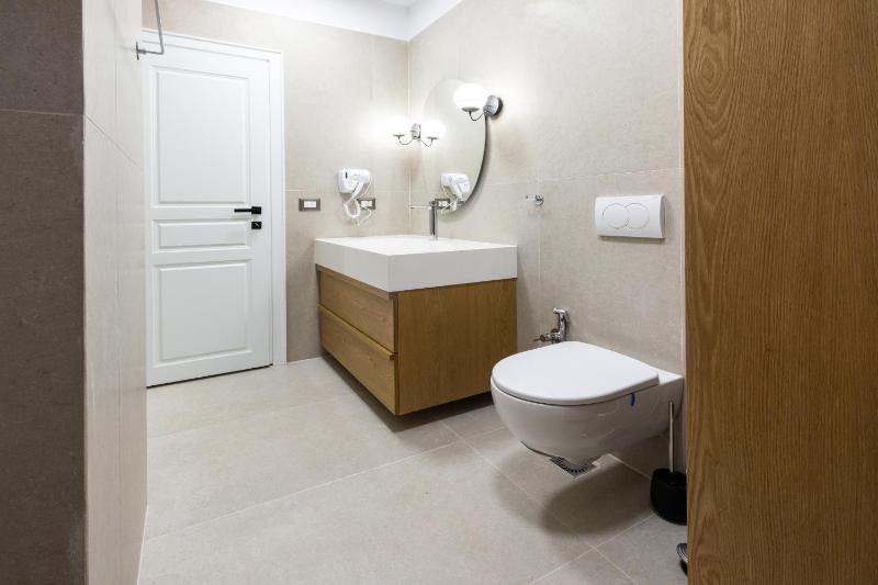 Flutura's Suite - image 12
