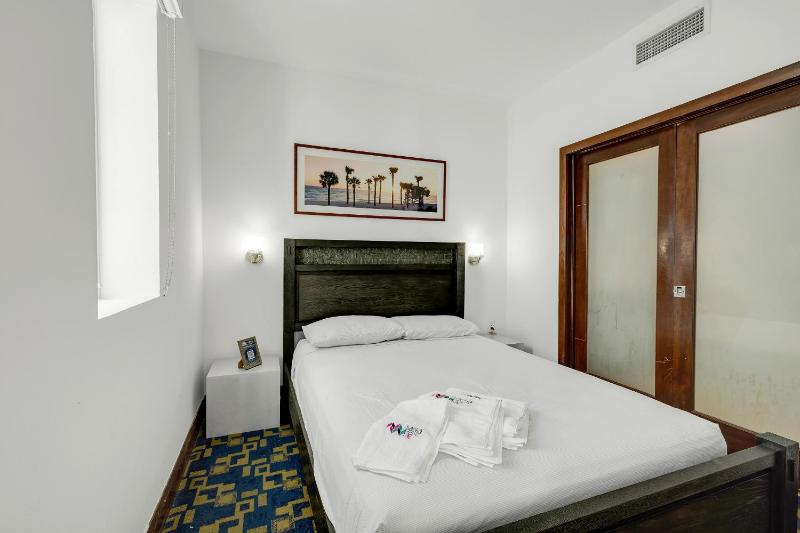 Ocean Drive 1bedroom apartment - image 1