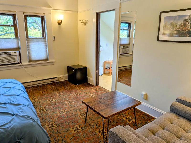Bluebird Guesthouse - image 50