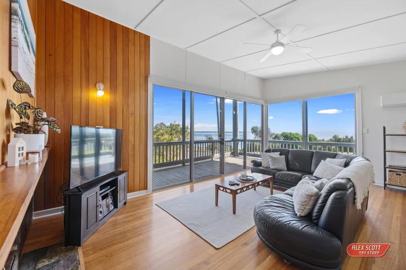Beachfront Haven 2-8 Guests Water Views Pets Welcome - image 13