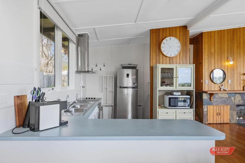 Beachfront Haven 2-8 Guests Water Views Pets Welcome - image 14