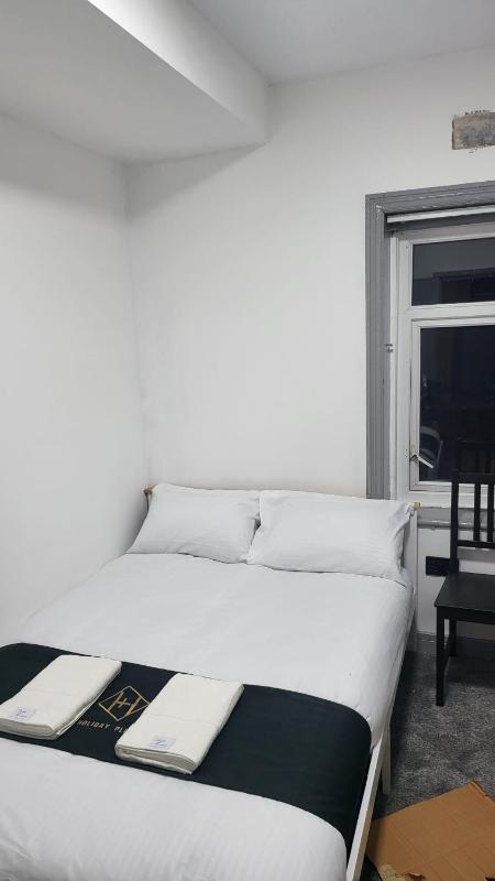 Holiday Plus - 50 Palatine Road - image 5