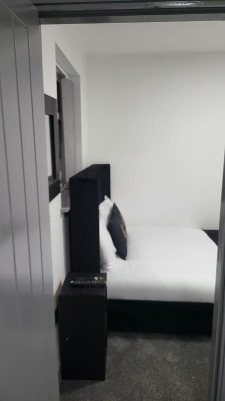 Holiday Plus - 50 Palatine Road - image 33