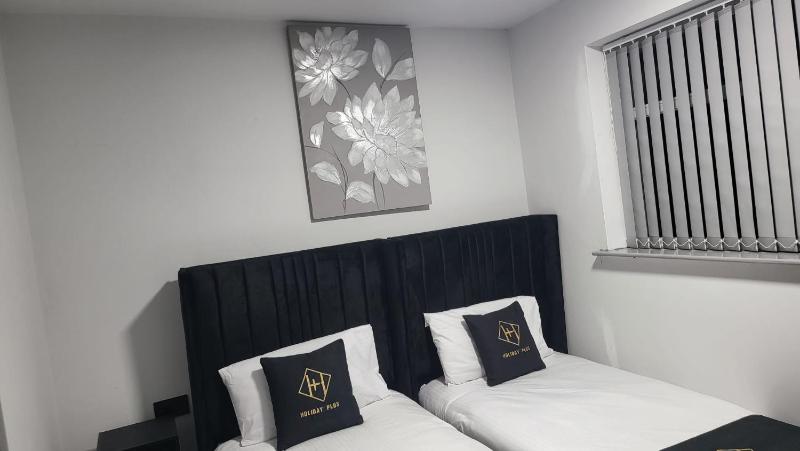 Holiday Plus - 50 Palatine Road - image 26