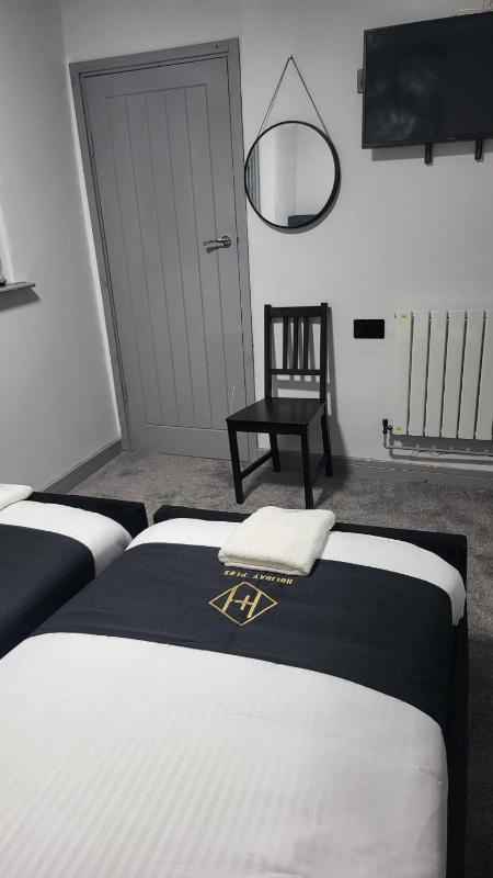 Holiday Plus - 50 Palatine Road - image 17