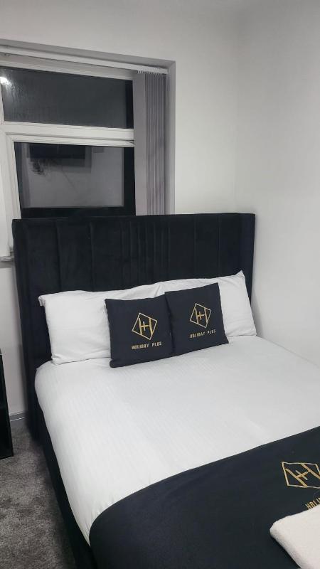 Holiday Plus - 50 Palatine Road - image 21