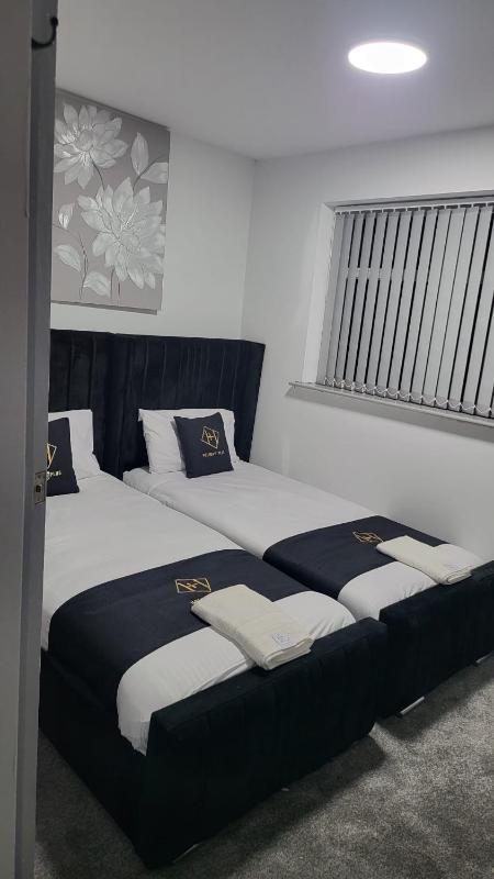Holiday Plus - 50 Palatine Road - image 35