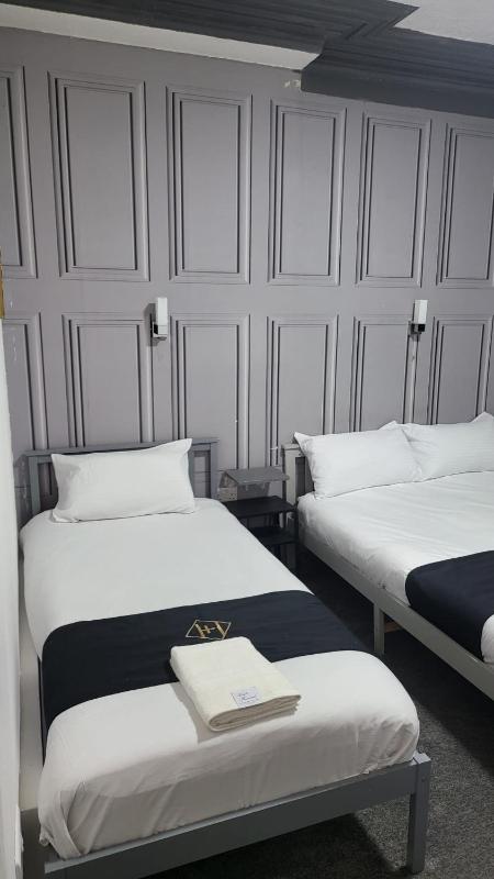 Holiday Plus - 50 Palatine Road - image 23