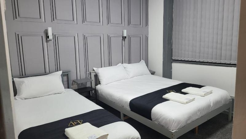 Holiday Plus - 50 Palatine Road - image 16