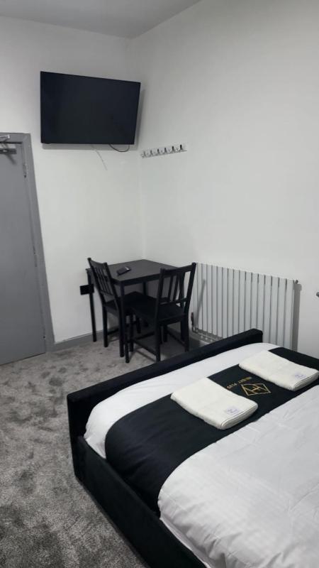 Holiday Plus - 50 Palatine Road - image 37