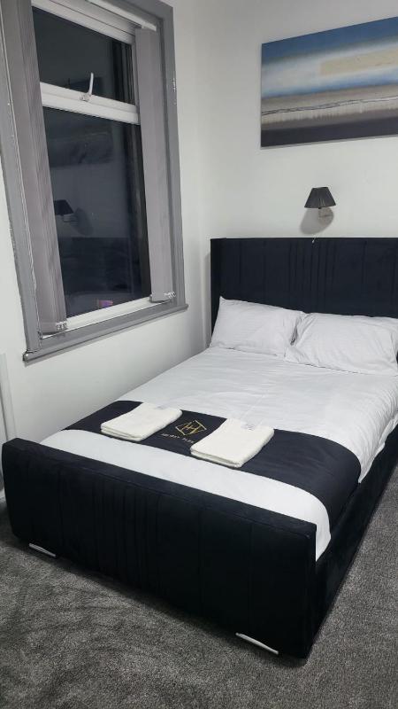 Holiday Plus - 50 Palatine Road - image 7