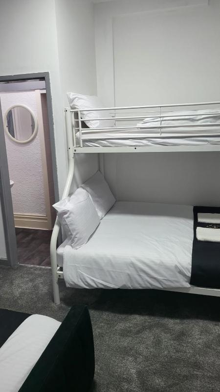 Holiday Plus - 50 Palatine Road - image 8
