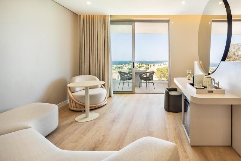 Castelo Suites Hotel - image 49