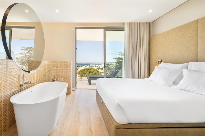 Castelo Suites Hotel - image 45