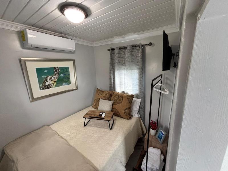 Cozy waterfront studio overlooking upscale marina - Nassau - image 12
