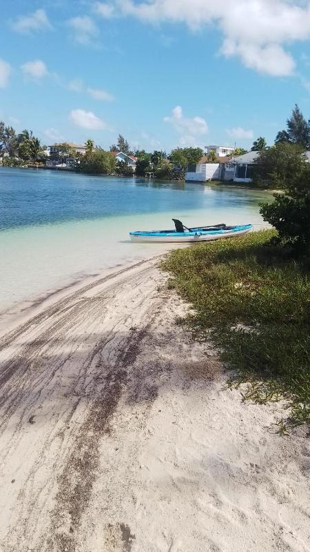 Cozy waterfront studio overlooking upscale marina - Nassau - image 6