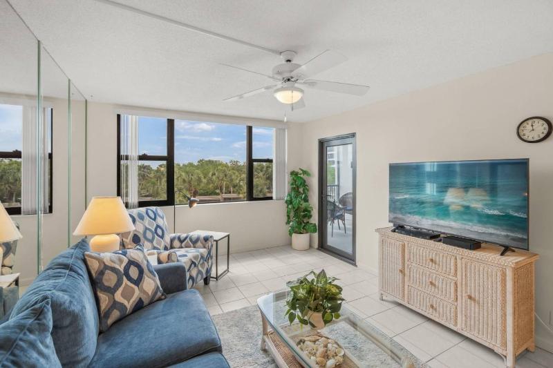 Harbor Towers 3rd Fl 1 Bedroom Pool View - image 42
