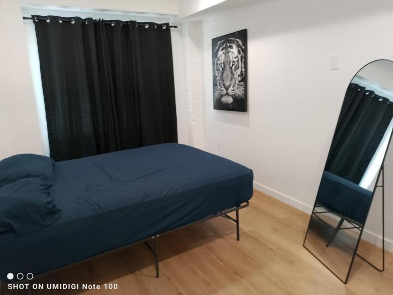 Private Studio Near USC & LA Coliseum - image 6