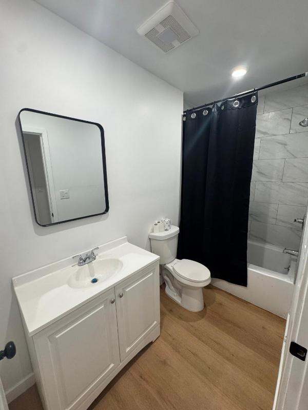 Private Studio Near USC & LA Coliseum - image 3