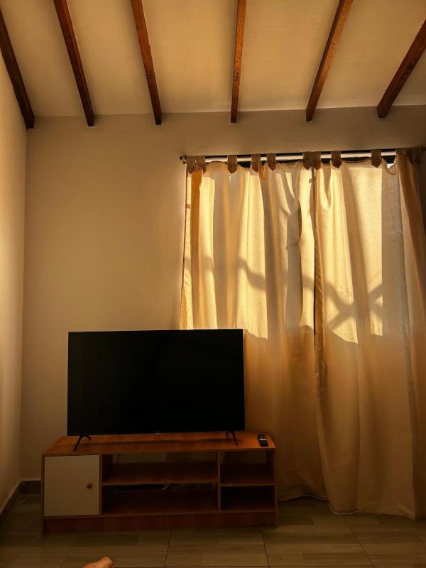 Spacious Family Apt near Subway - image 4