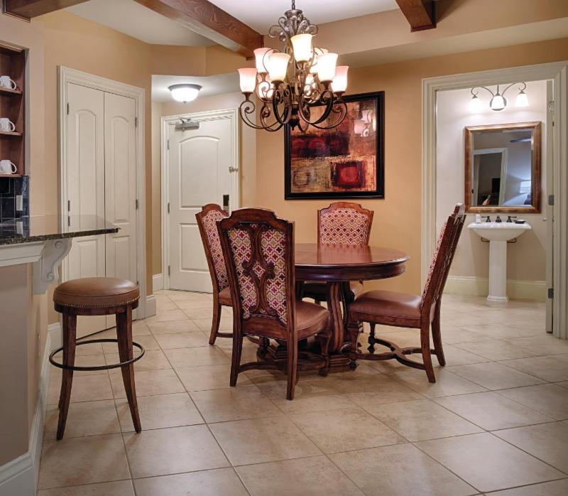 Wyndham La Cascada 2BR Apartment - image 16