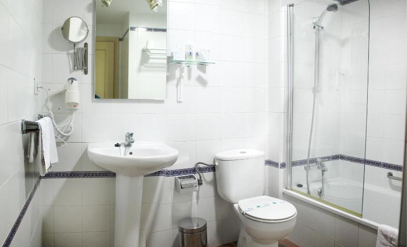 One-Bedroom Apartment image 3