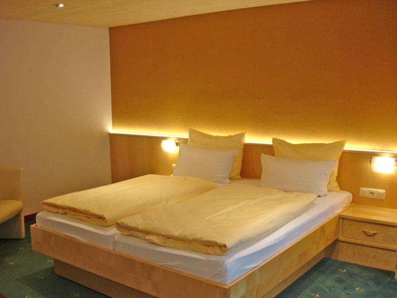 Double Room image 3
