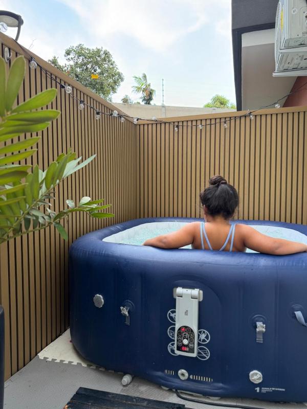 Apartamento elegante con Jacuzzi privado y terraza Torre Indigo Masferrer - image 16