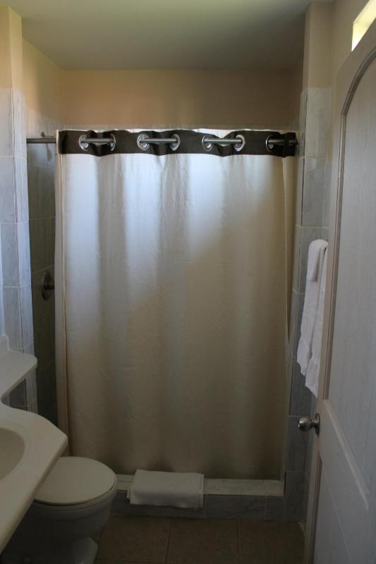 Double Room with Two Double Beds - Smoking image 4