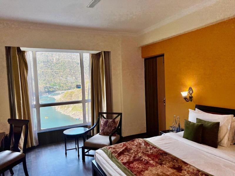 Aloha Divine Ganges 2BHK GangaView w Infinity pool - image 6