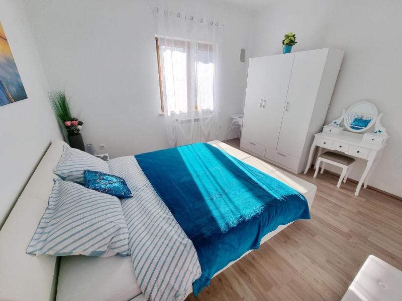 Bright accommodation near the sea in Zambratija - image 13