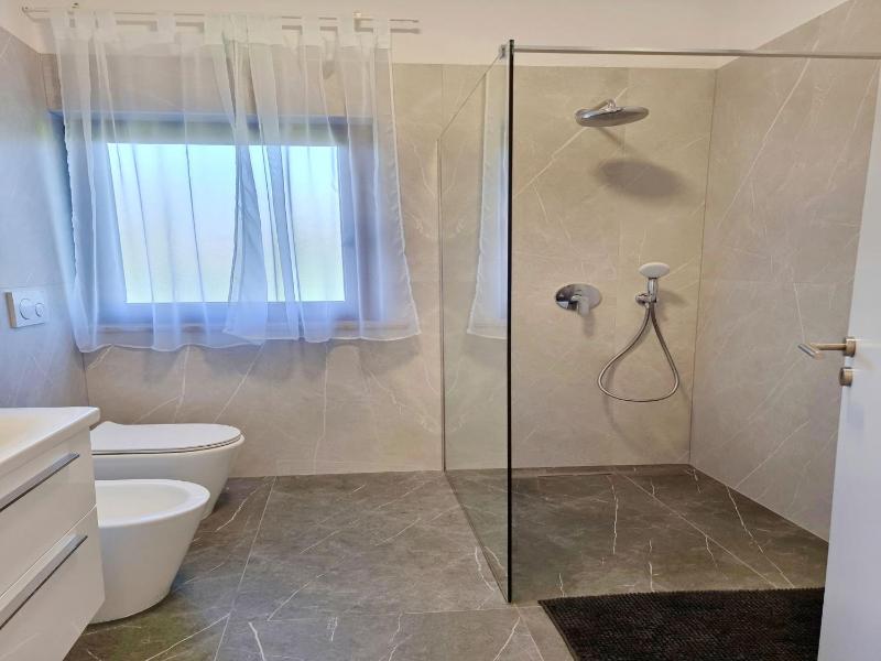 Bright accommodation near the sea in Zambratija - image 8