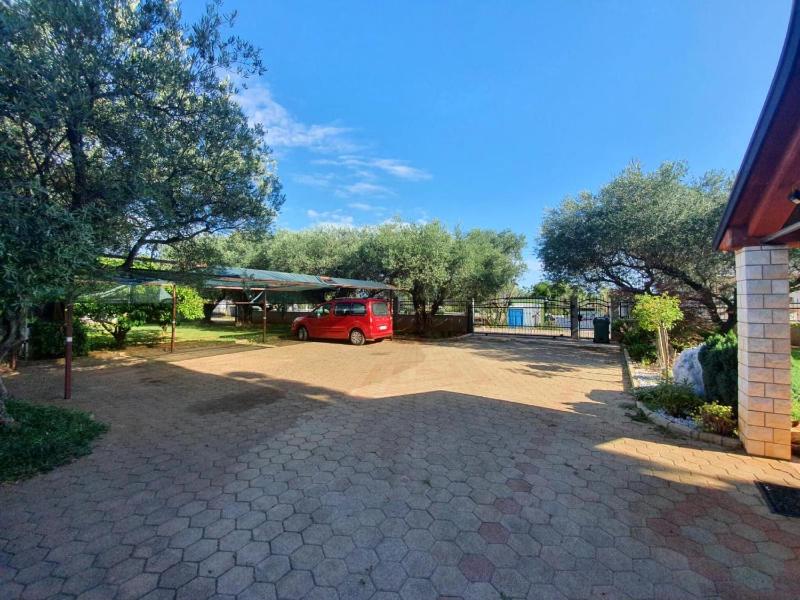Bright accommodation near the sea in Zambratija - image 9