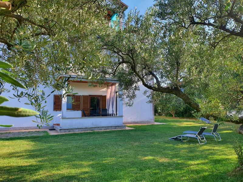 Bright accommodation near the sea in Zambratija - image 15