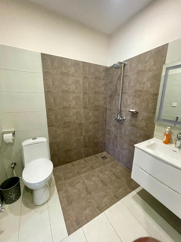 Modern 2BR Apartment Bright & Stylish - image 3