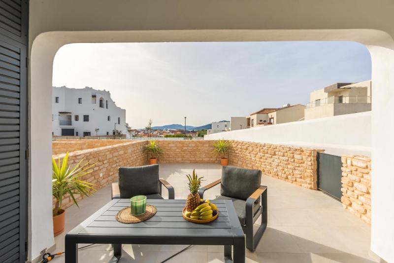 2BR Apt with Terrace & Parking Near Beach & Town - image 40