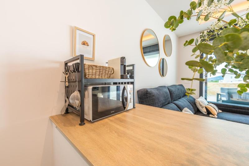 2BR Apt with Terrace & Parking Near Beach & Town - image 16