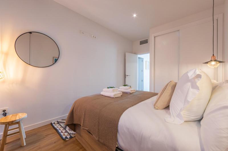 2BR Apt with Terrace & Parking Near Beach & Town - image 11